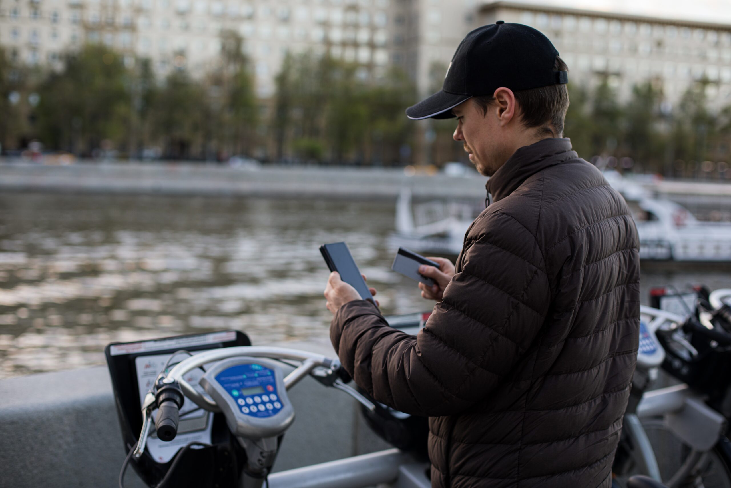 how to track a boat with a gps