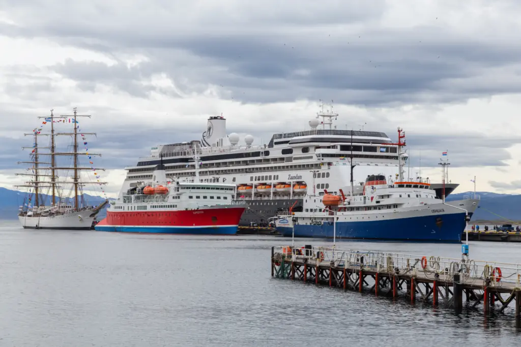 How many cruise ships sink a year Float Finance (7)