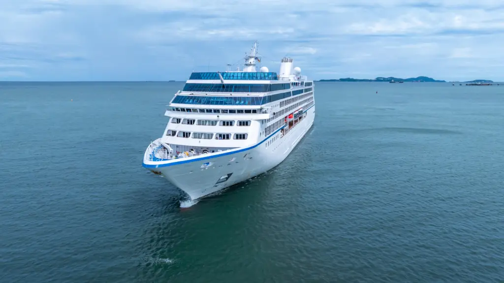 Can Cruise Ships Tip Over Gilford New Hampshire