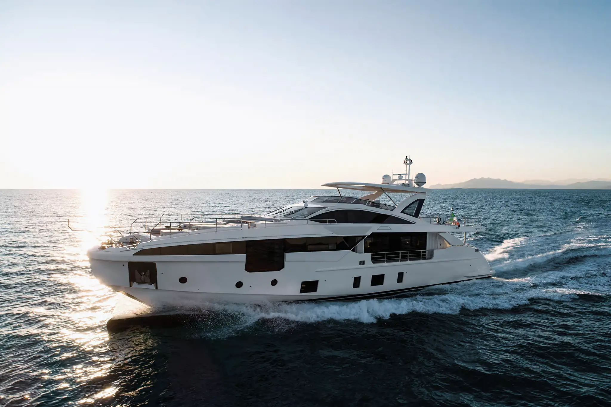 Azimut Grande32M Float Finance