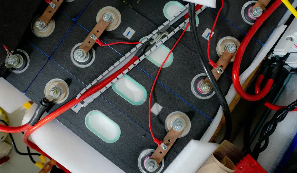 how much do marine batteries weigh East Alton NH