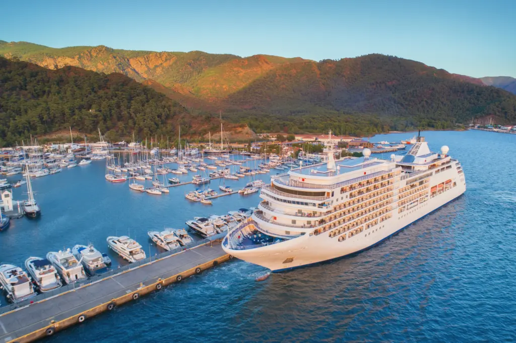 How Fast Do Cruise Ships Go Float Finance
