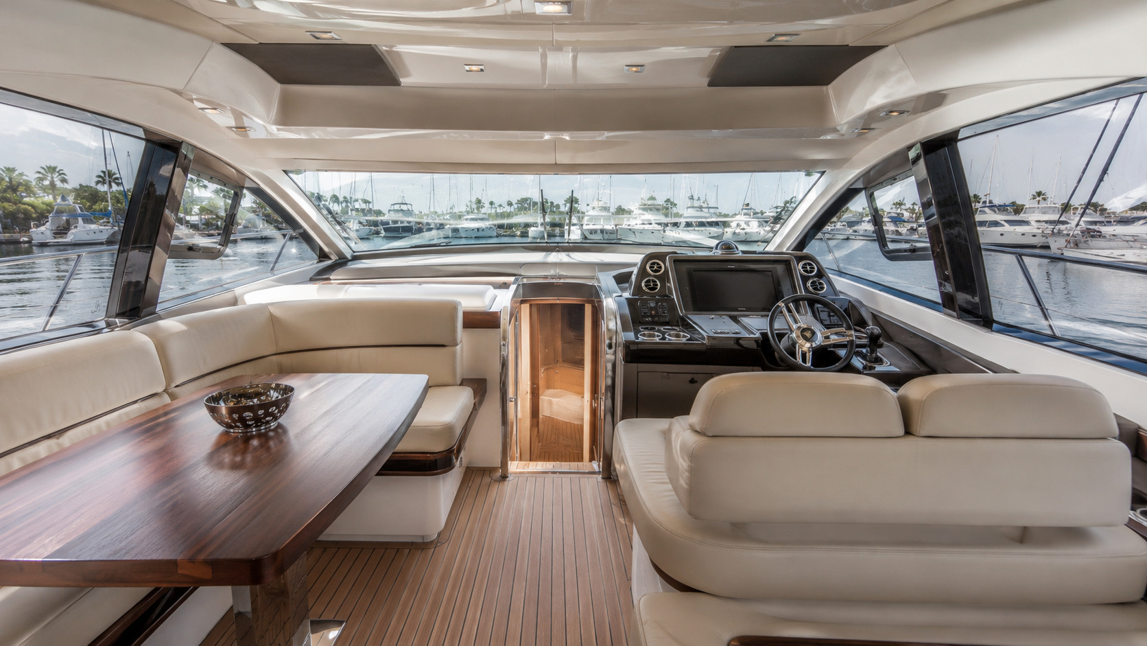 azimut atlantis 51 helm perspective 01