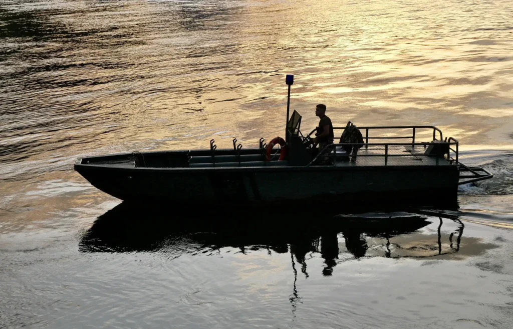 How To Operate A Pontoon Boat Dayton Ohio