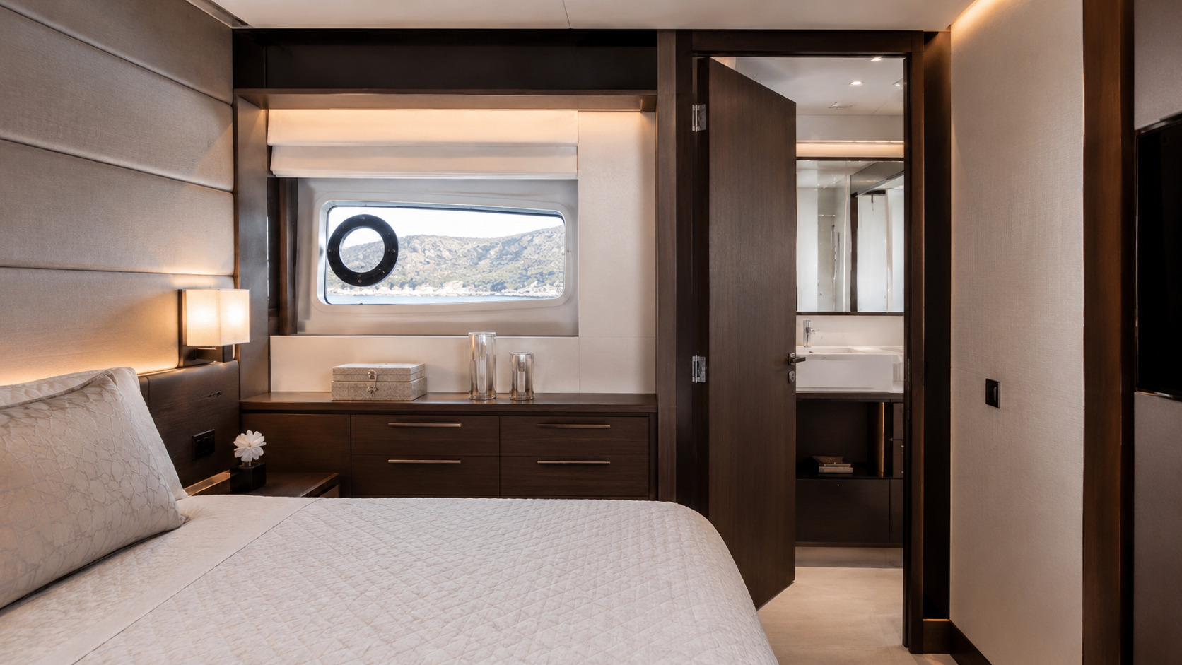 azimut fly 53 guest cabin detail 01