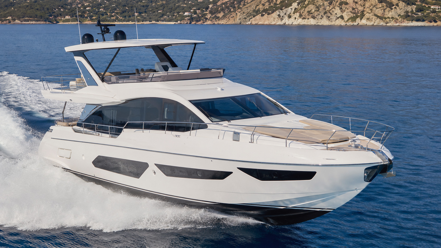 azimut fly 53 hero running 01