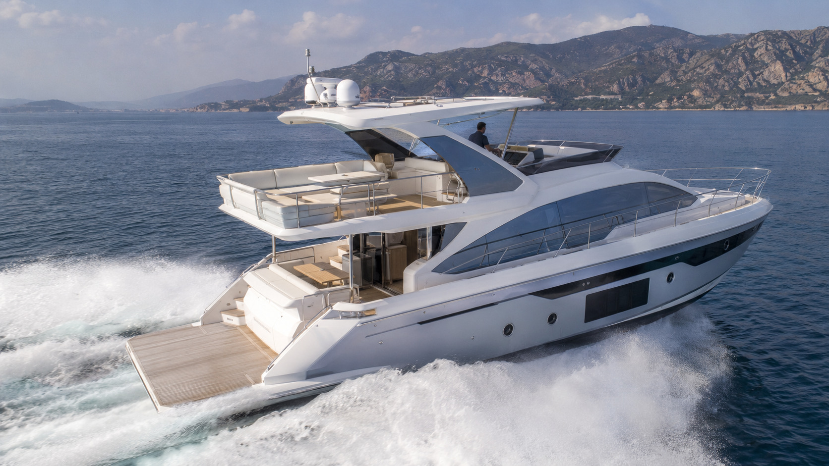 azimut fly 53 rear quarter cruising 01