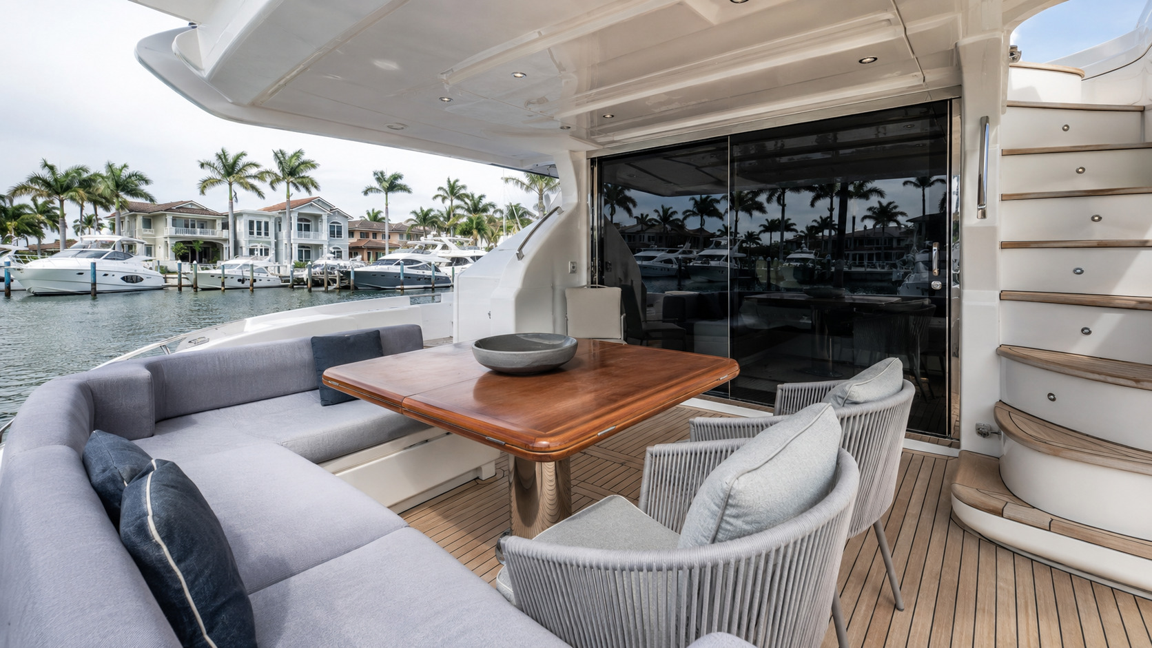 azimut fly 60 aft entertaining 01