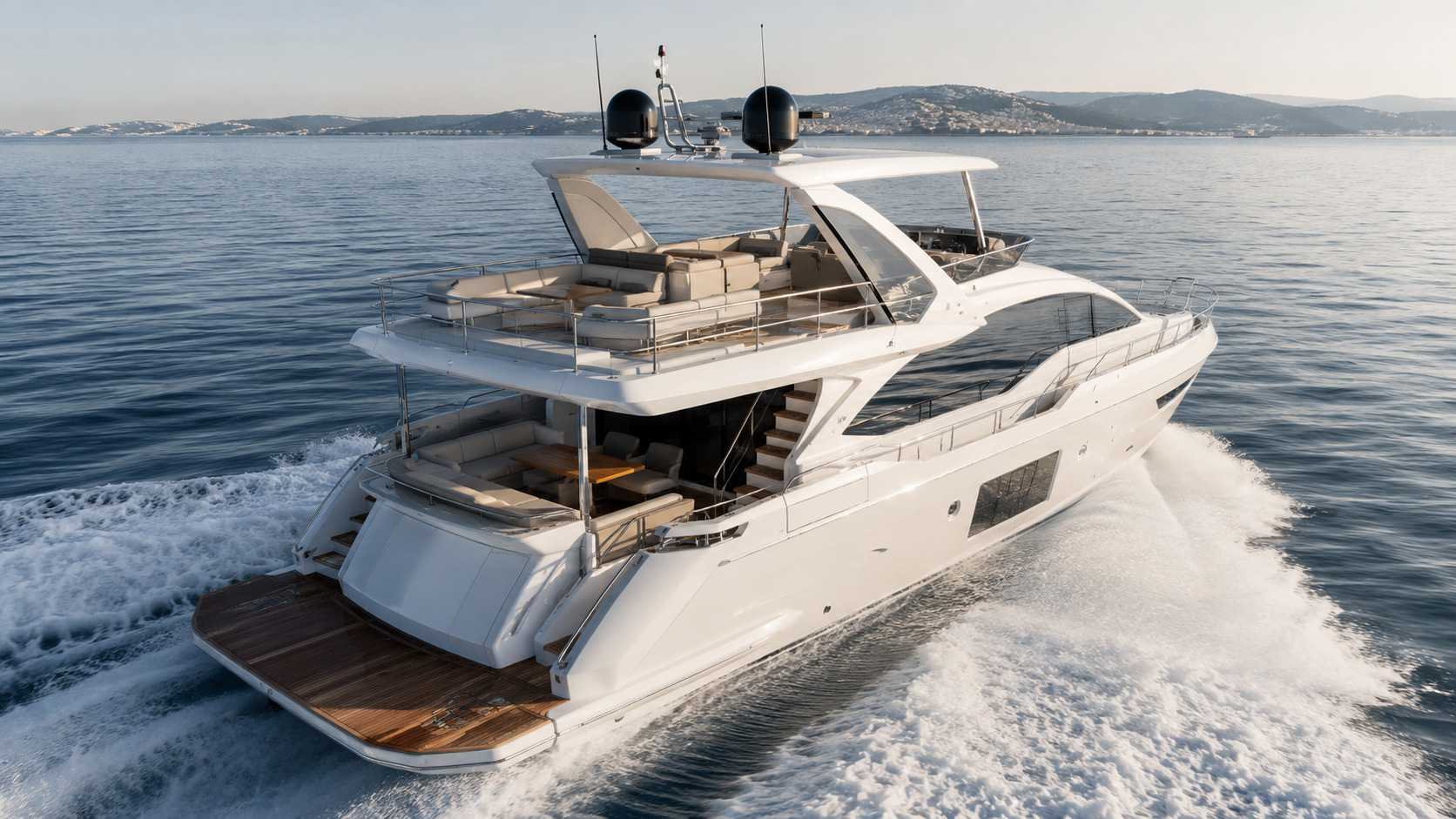 azimut fly 60 elevated stern quarter 01