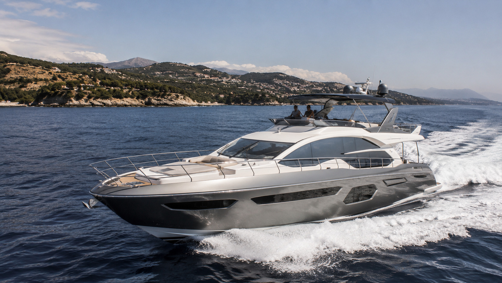 azimut fly 68 hero running 02