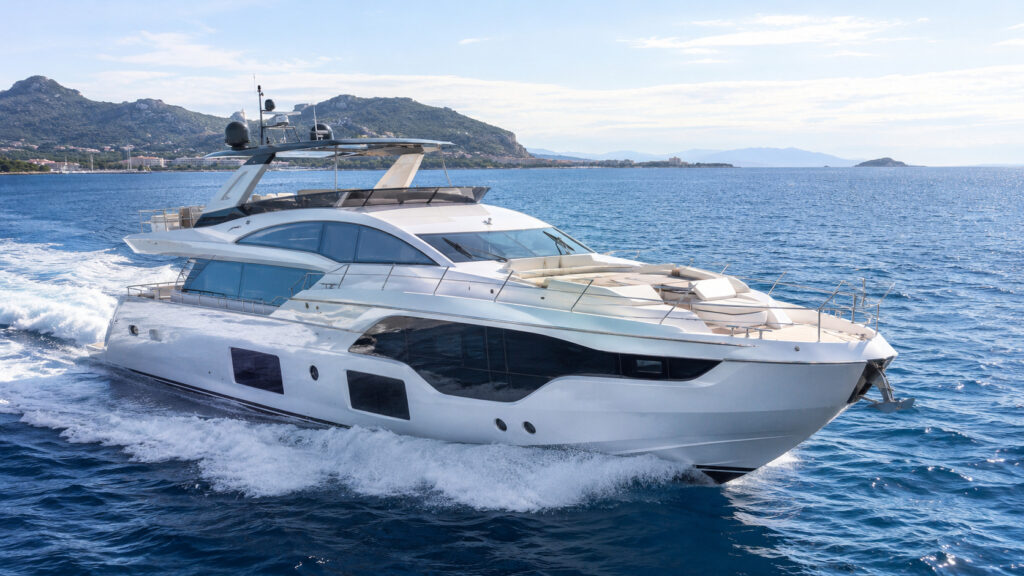 azimut fly 82 hero exterior 01
