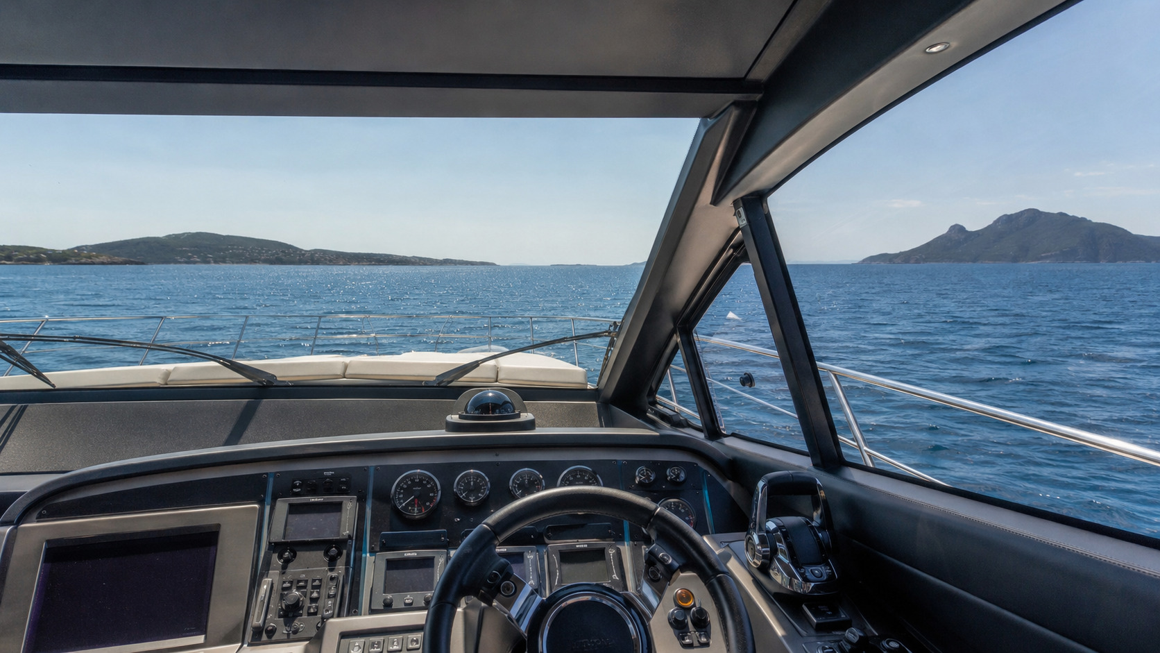 azimut s6 helm through windshield 01