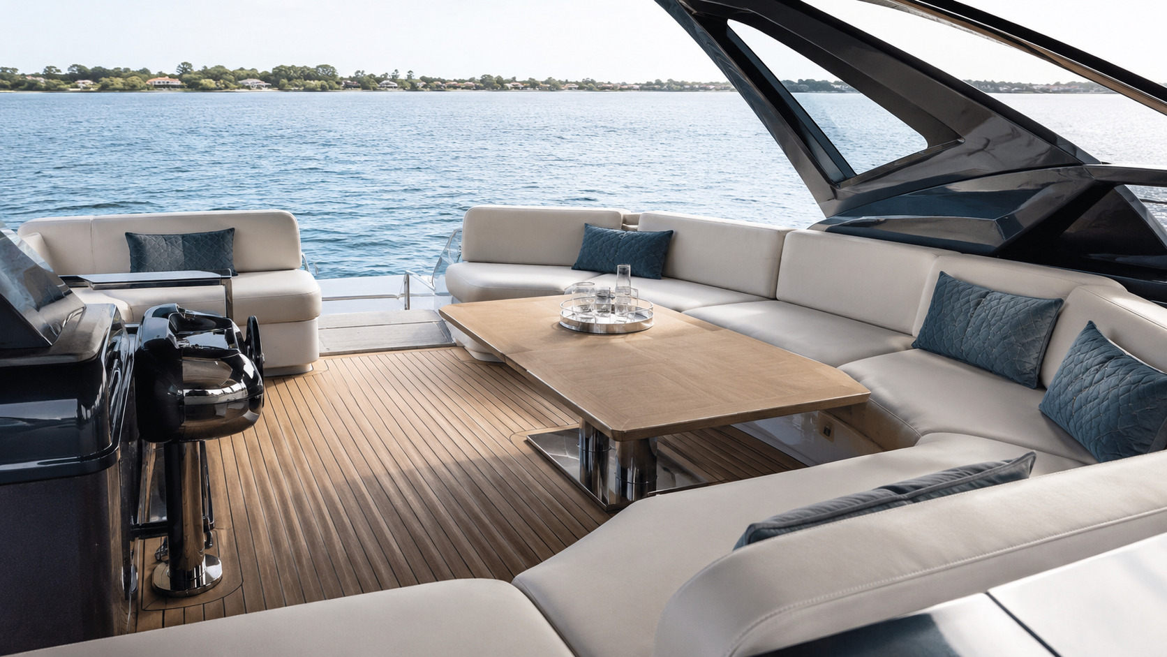azimut s8 cockpit lounge 01