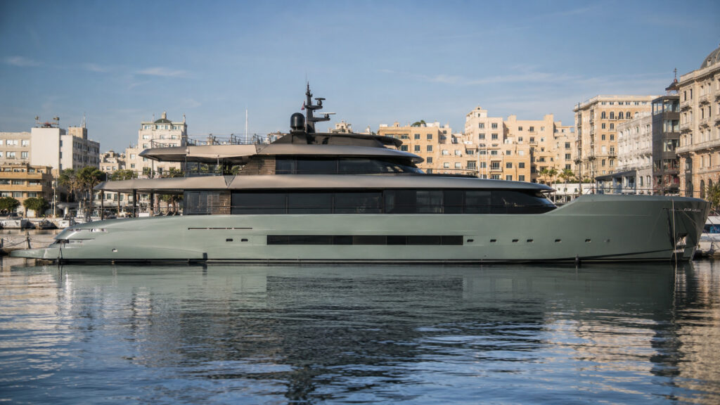 azimut seadeck 9 dockside profile 01