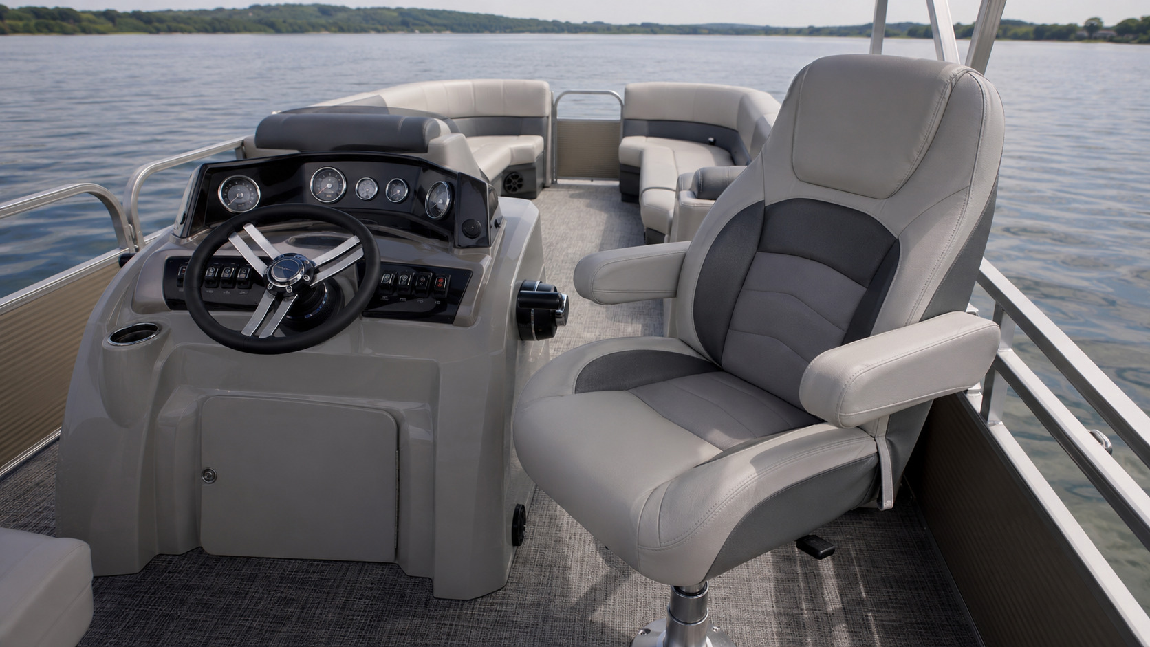 bennington 18 ll interior helm 01