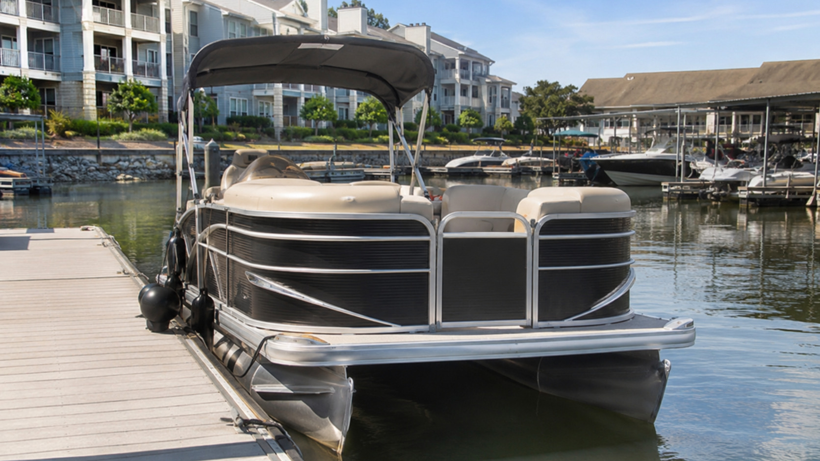 bennington 18 sx line marina exterior 09
