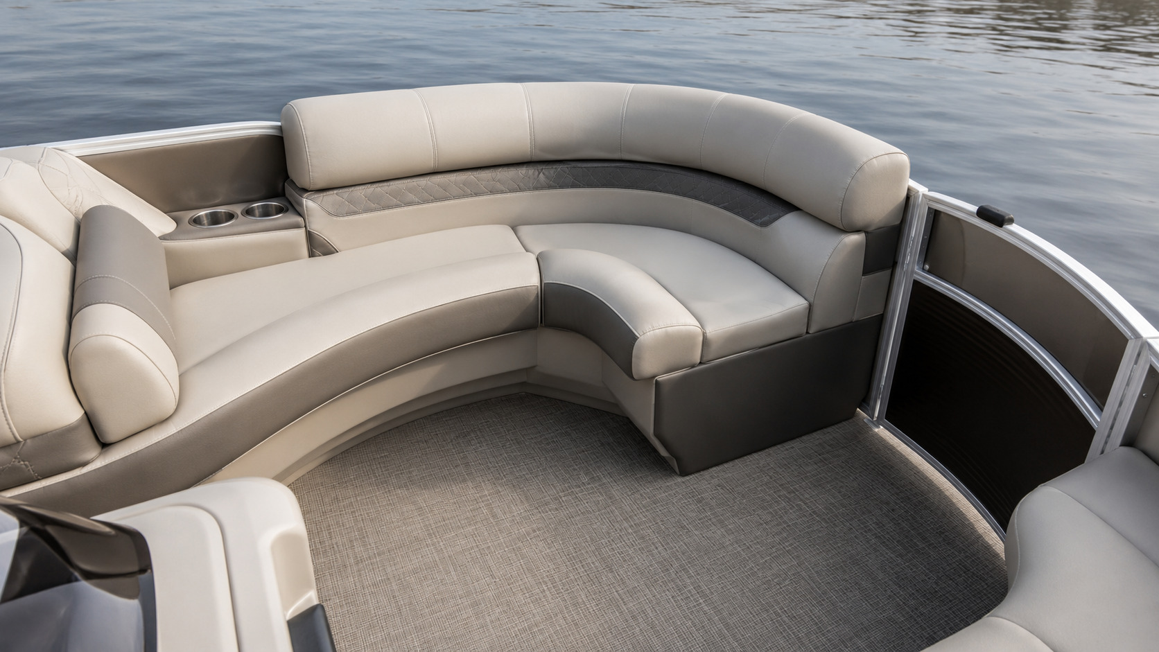 bennington 20 lsb bow lounge 01