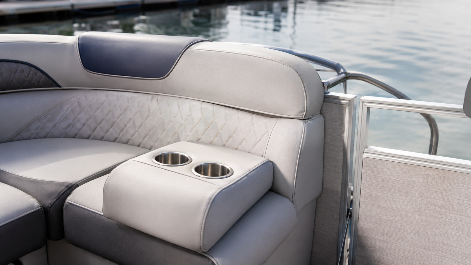 bennington 22 lsrc premium detail 01