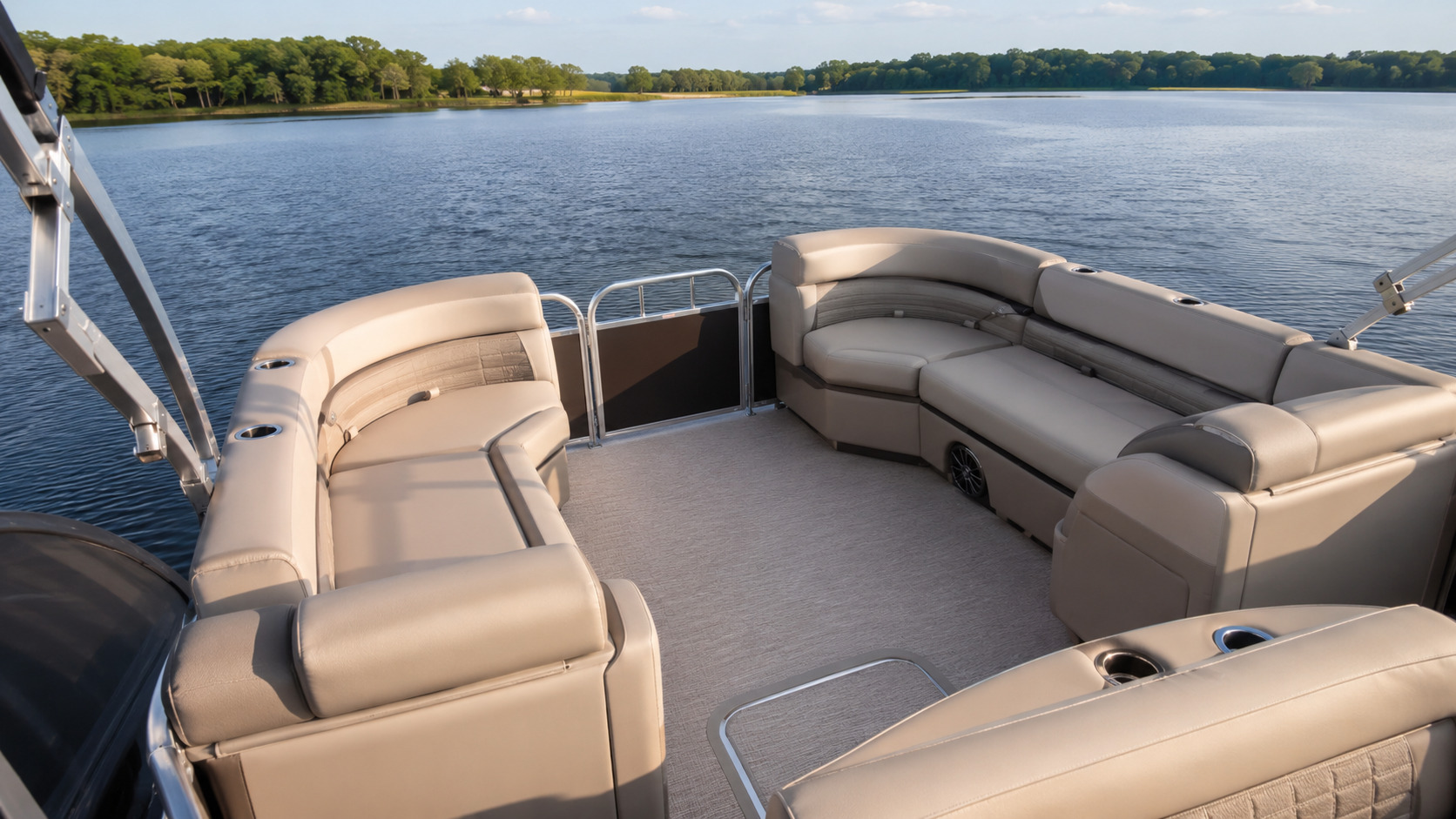 bennington 22 mfb aft seating angle 01