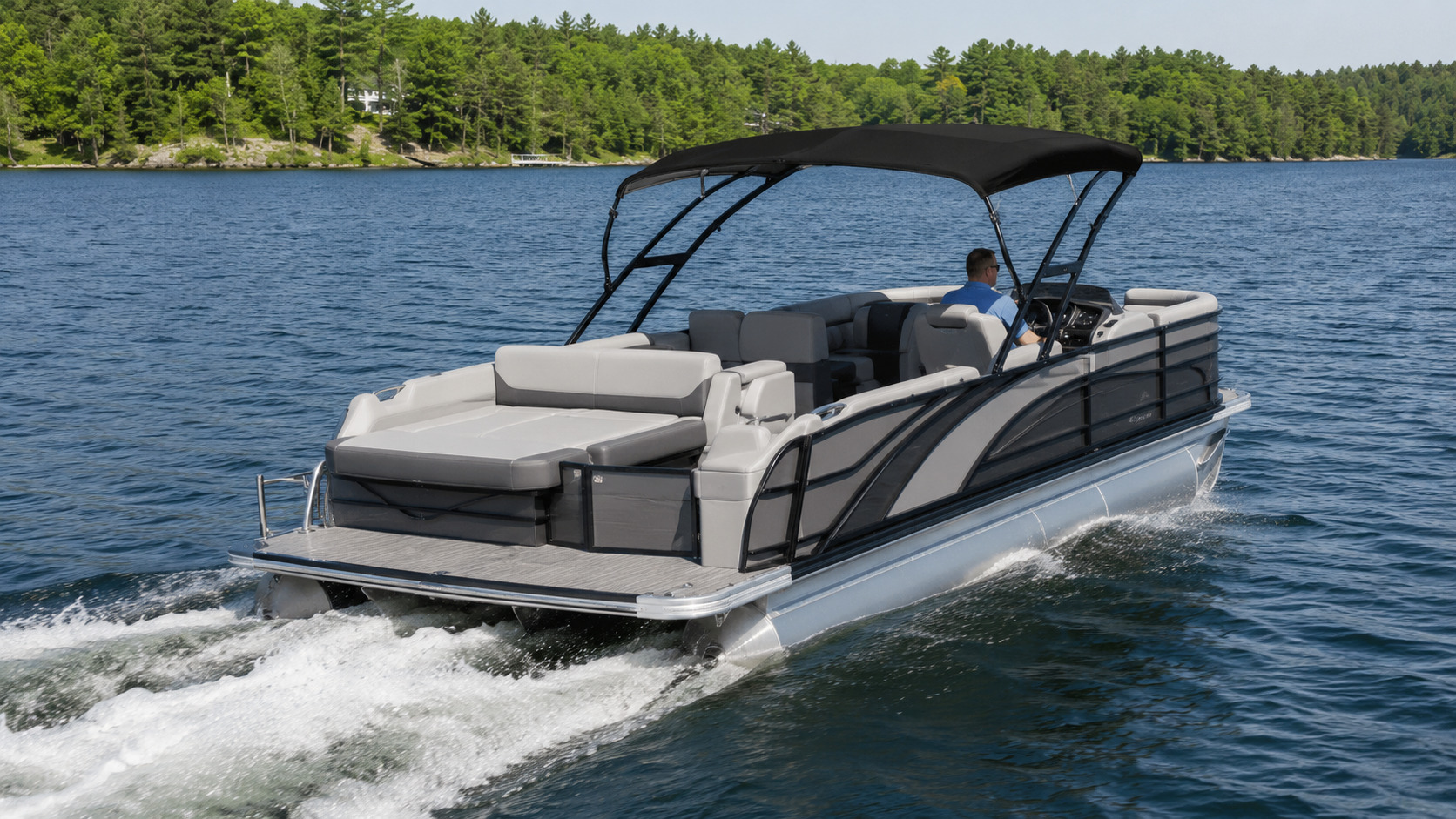 bennington 22 mfb rear quarter running 01