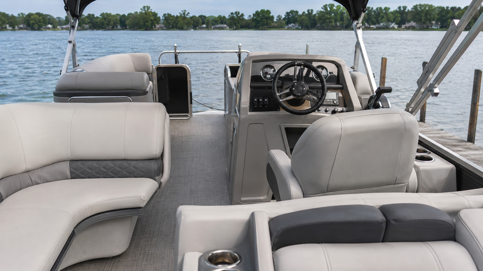 bennington 22 s line interior helm 01