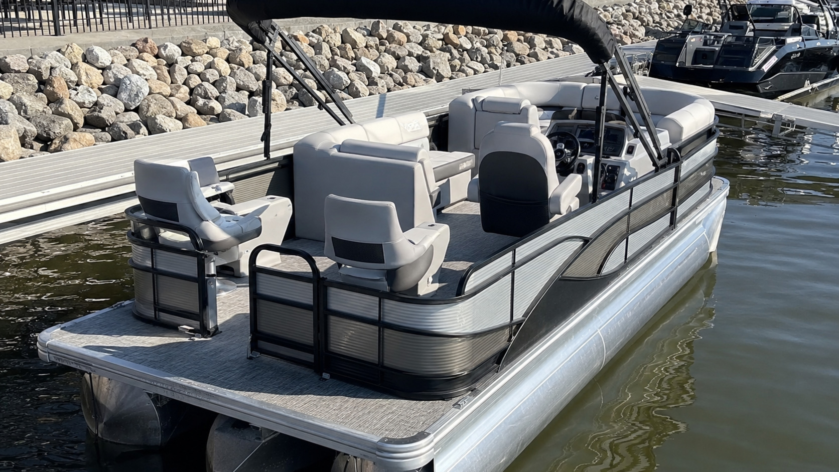 bennington 22 sxfapg marina exterior 09