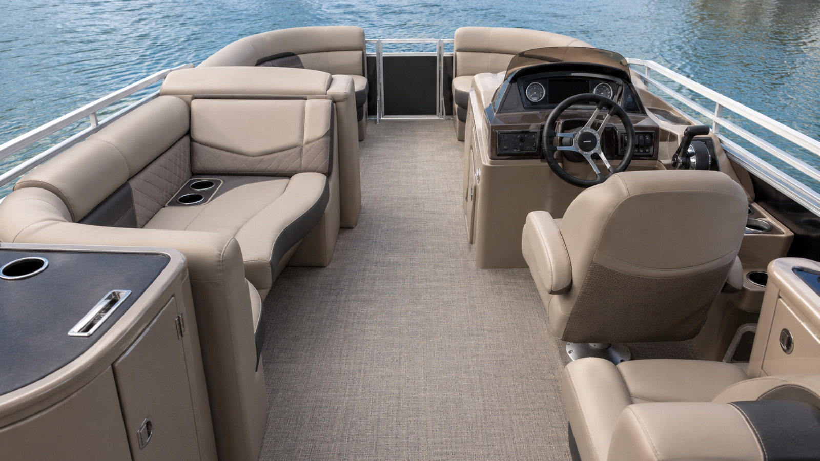 bennington 23 lfb interior helm 01