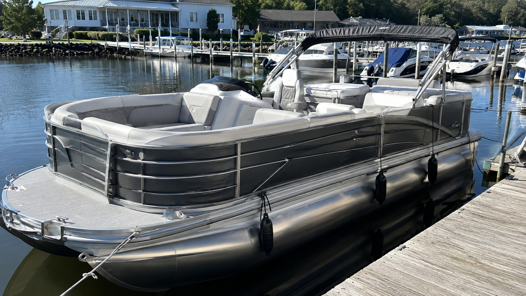 bennington 23 ltfb dockside 01