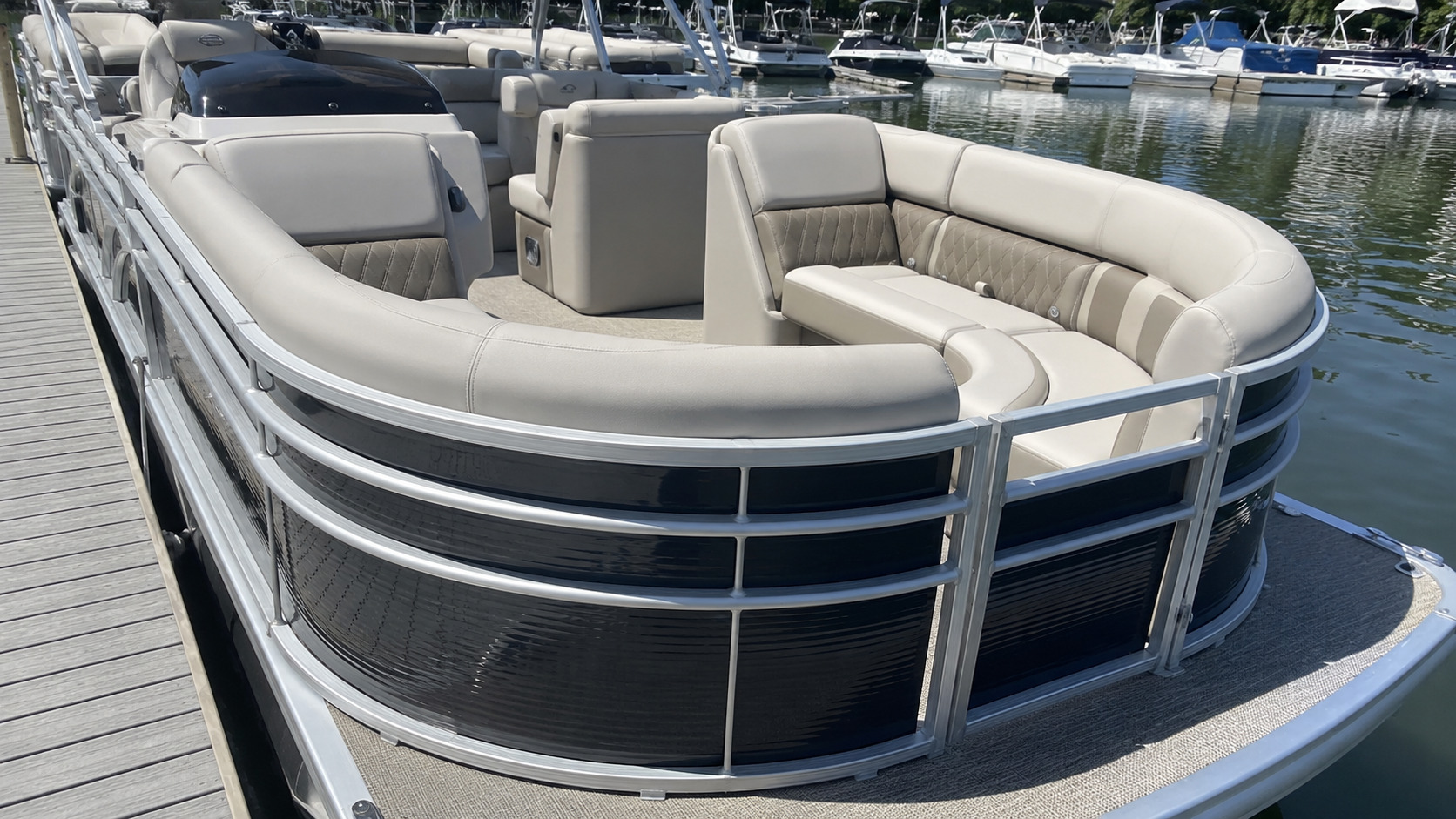 bennington 23 ltsb bow detail 01