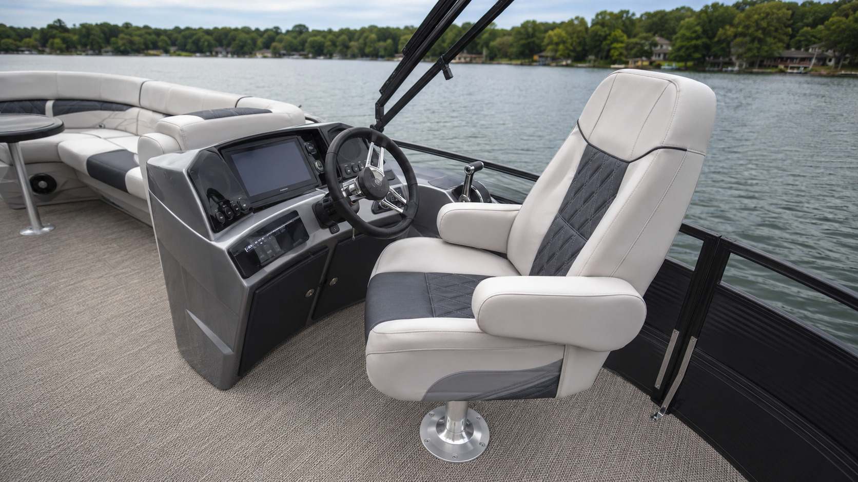bennington 23 lxsfb interior helm 01
