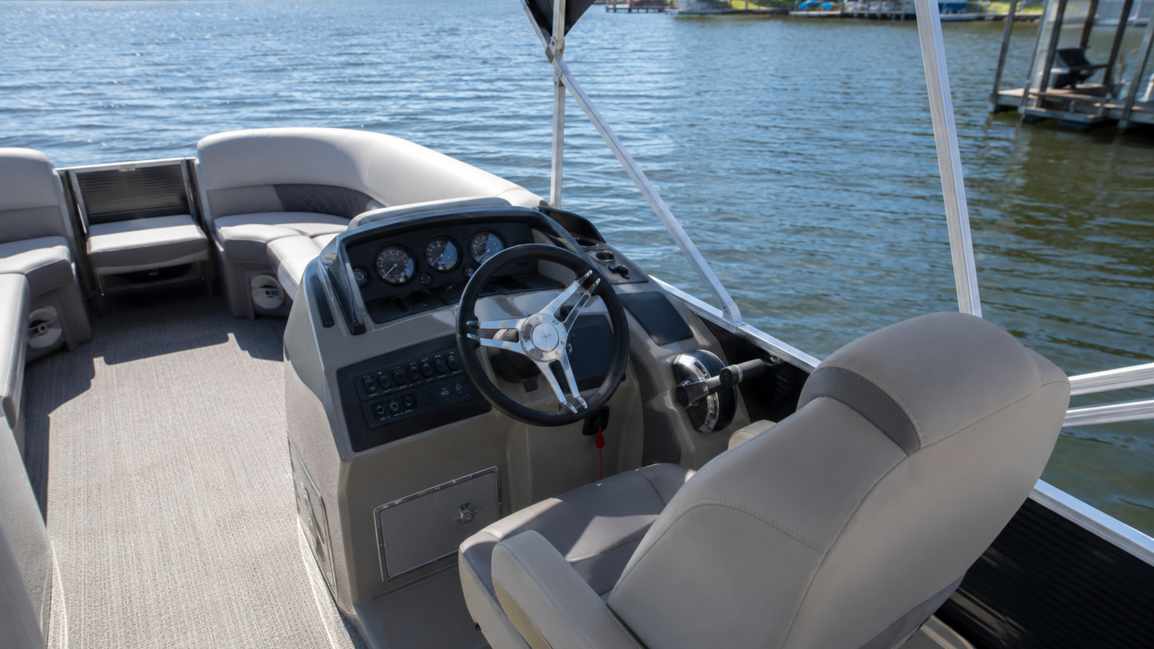 bennington 23 sx line helm detail 19
