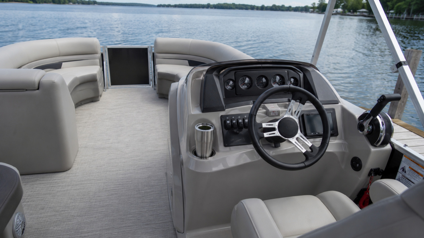 bennington 23 sx line interior helm 03