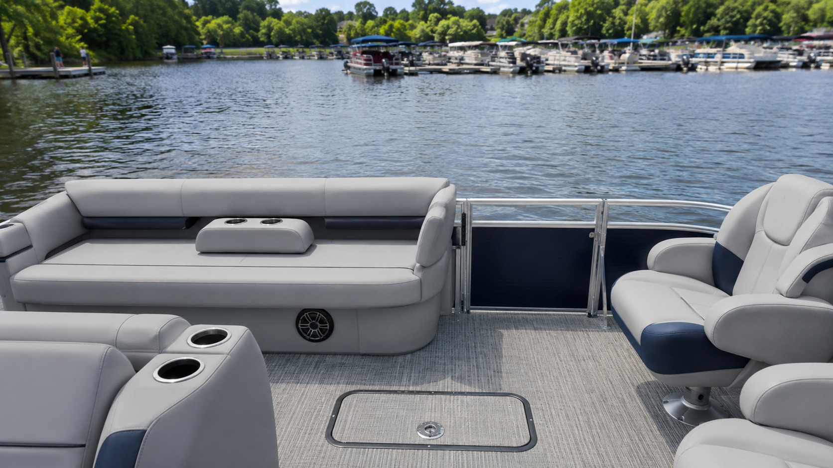 bennington 24 lxssb aft layout 01