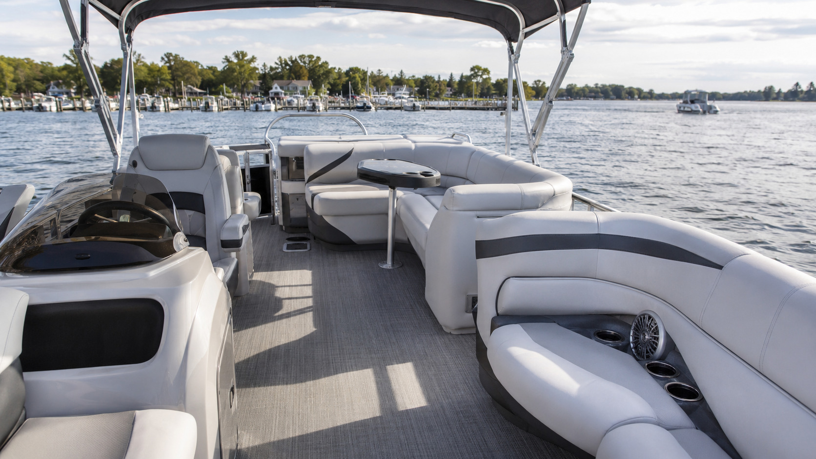 bennington 24 lxssba cockpit seating 01