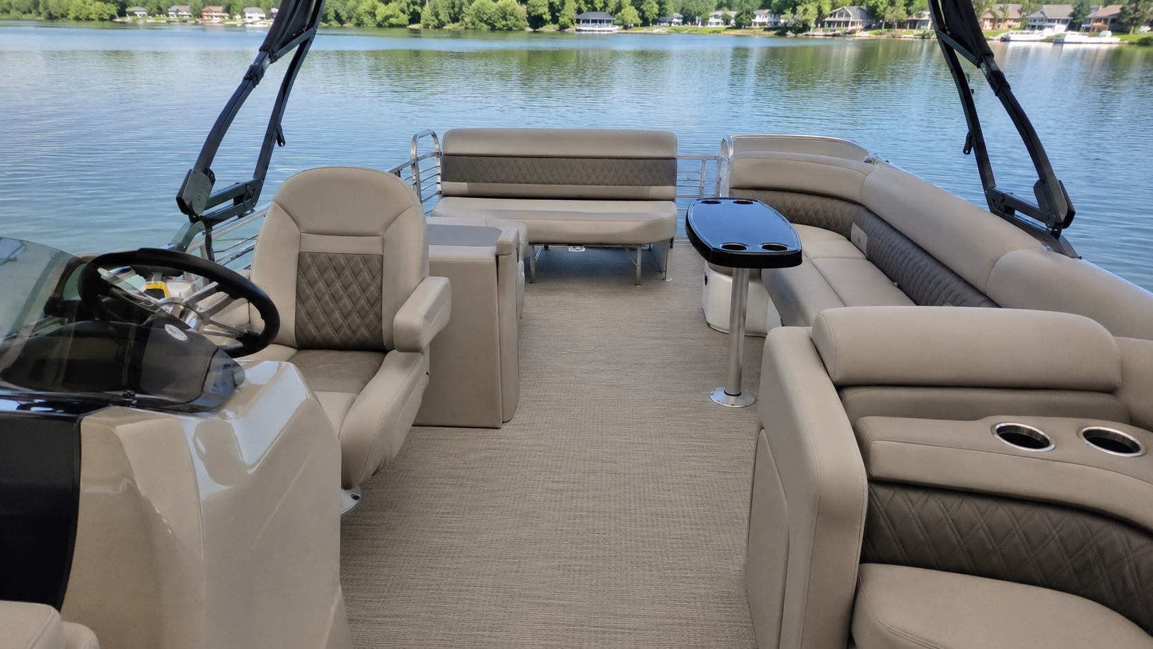 bennington 25 ltsb aft layout 01