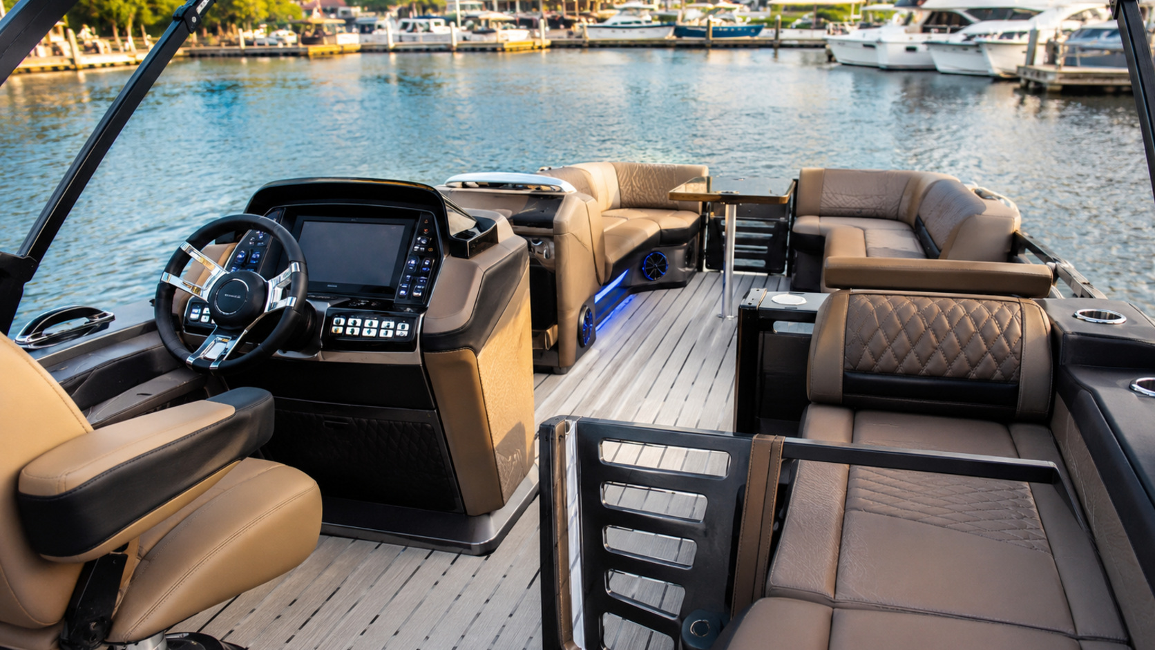 bennington qx line stern lounge 18