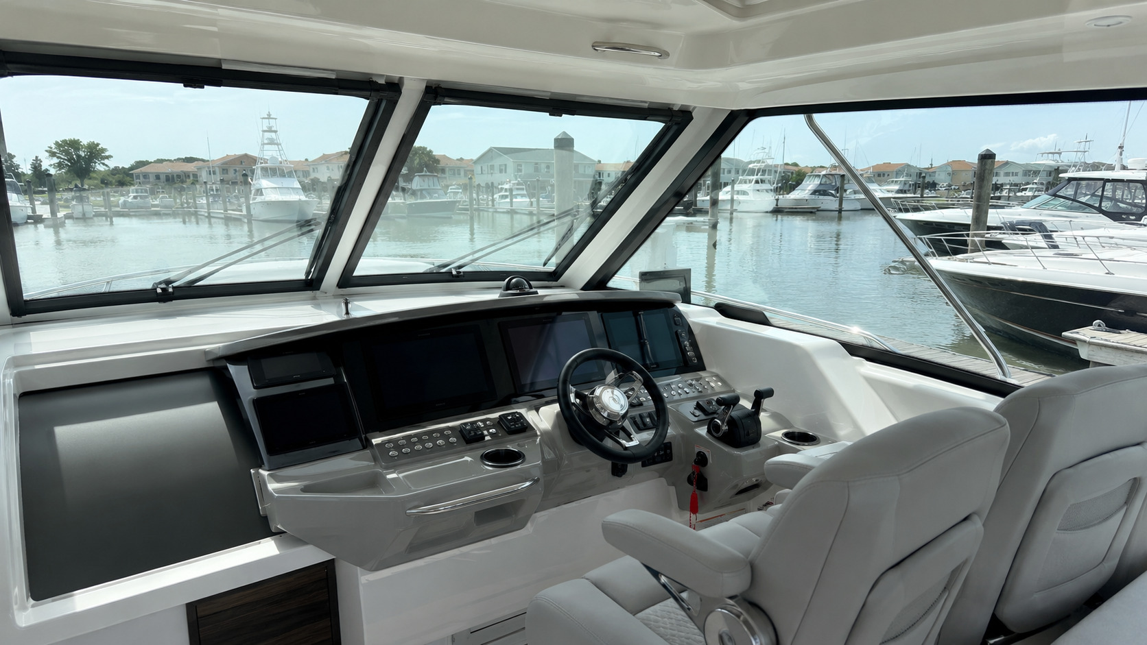 boston whaler 325 conquest 06