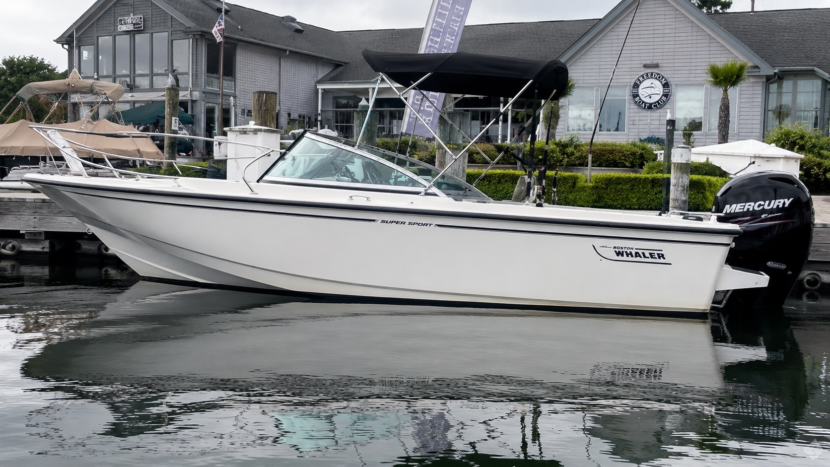 boston whaler super sport dockside profile 01
