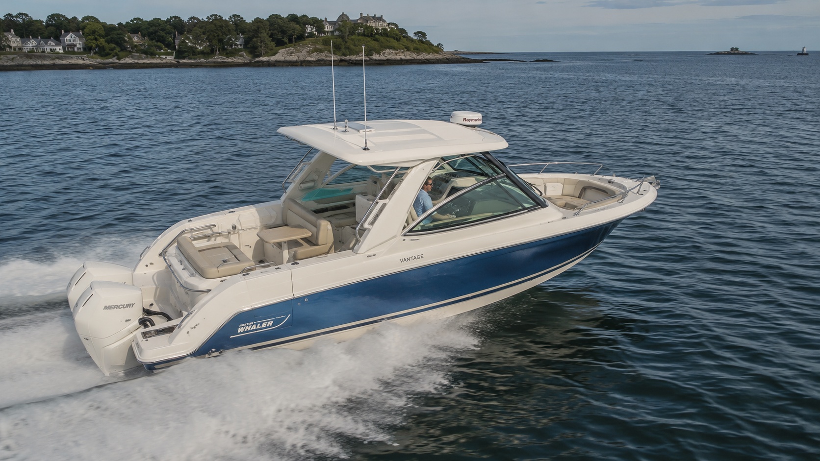 boston whaler vantage hero running 05