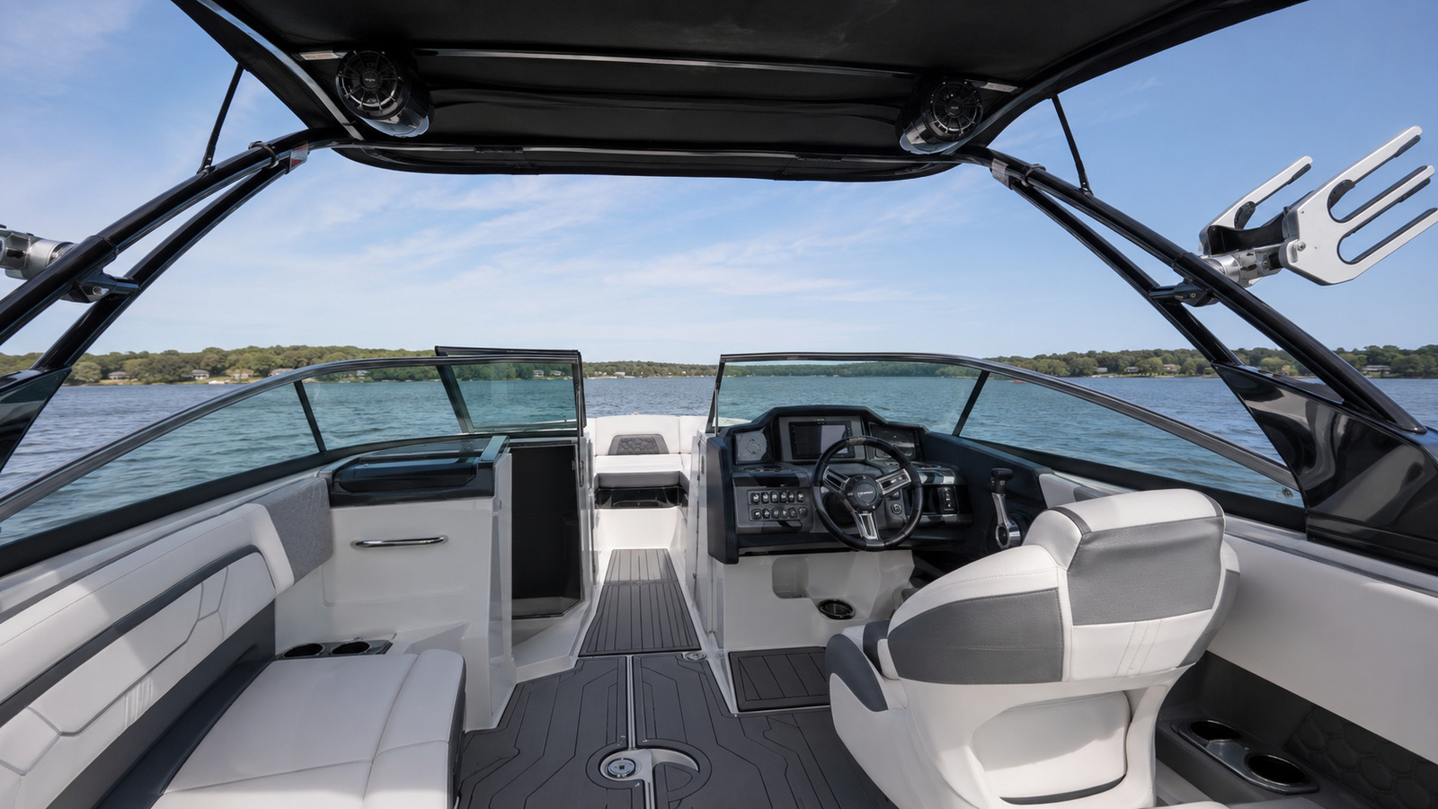 chaparral gts 28 surf cockpit to helm underway 18