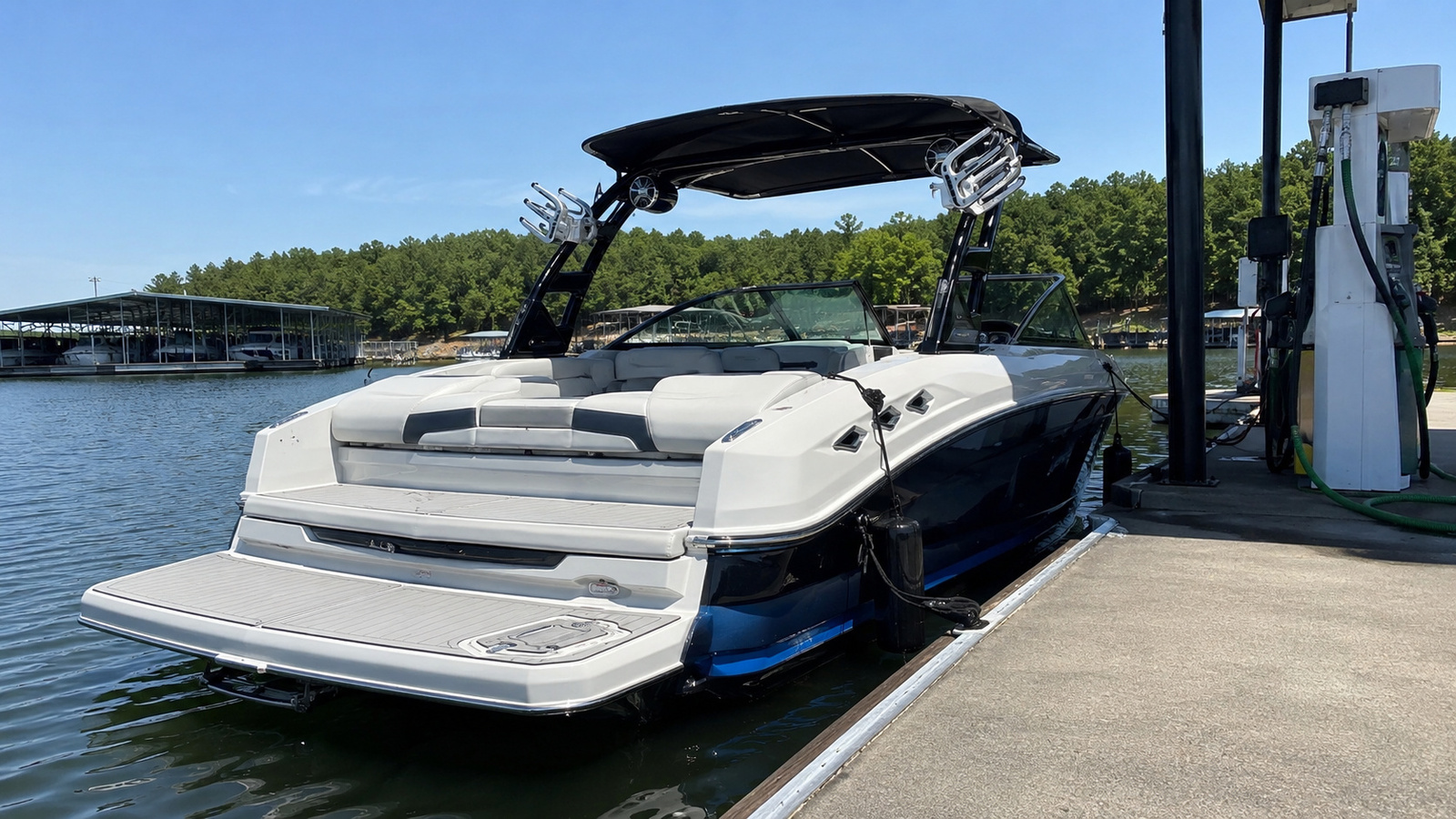 chaparral gts 28 surf fuel dock side rear 17