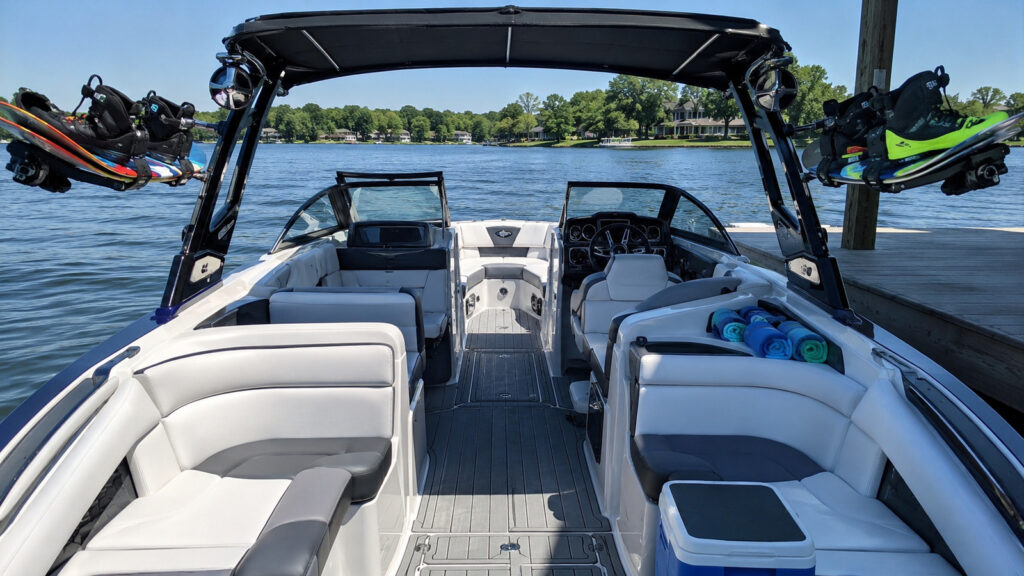 chaparral gts 28 surf lake day cockpit 22