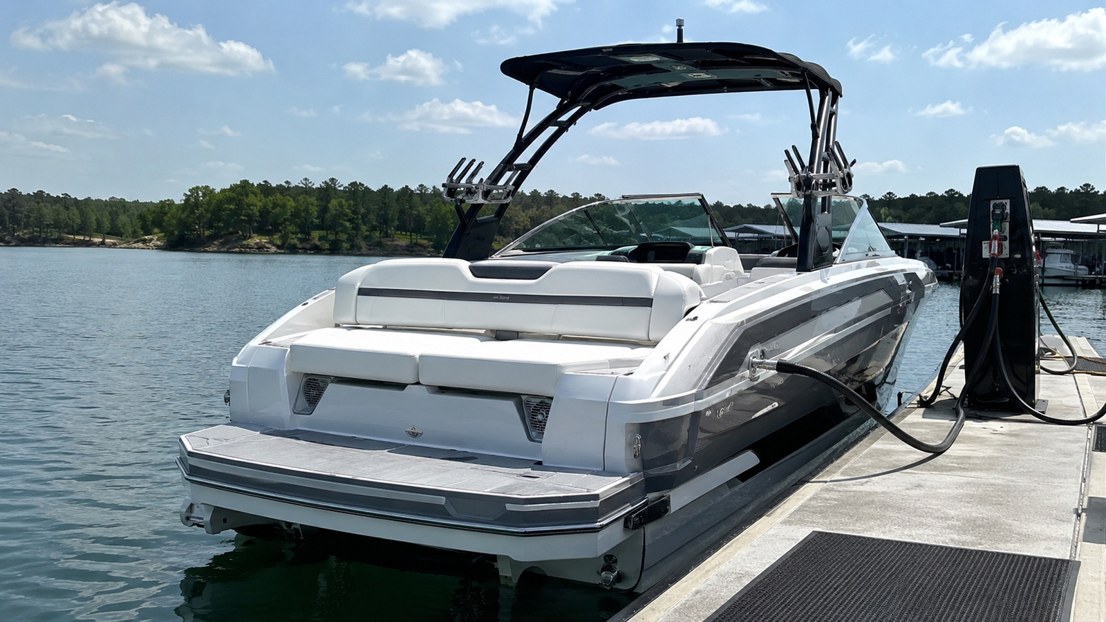 chaparral gts 30 surf fuel dock side rear 17