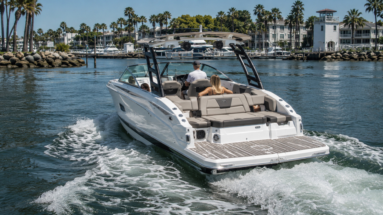 chaparral gts 30 surf rear quarter running 03