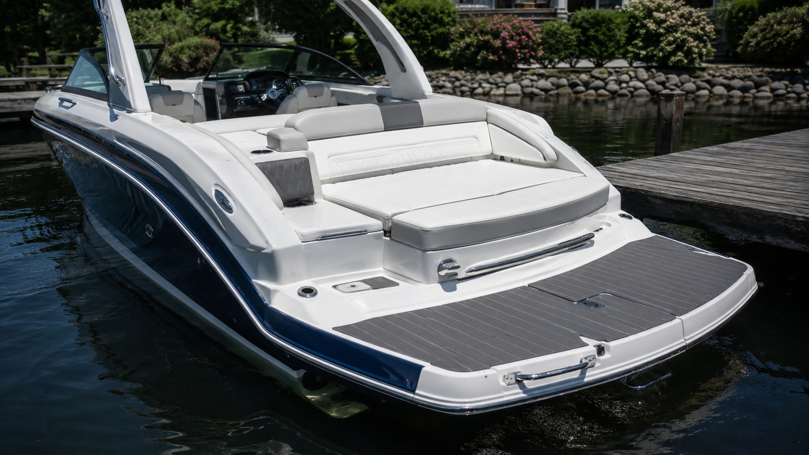 chaparral gts gts 3 stern lounge swim platform 09