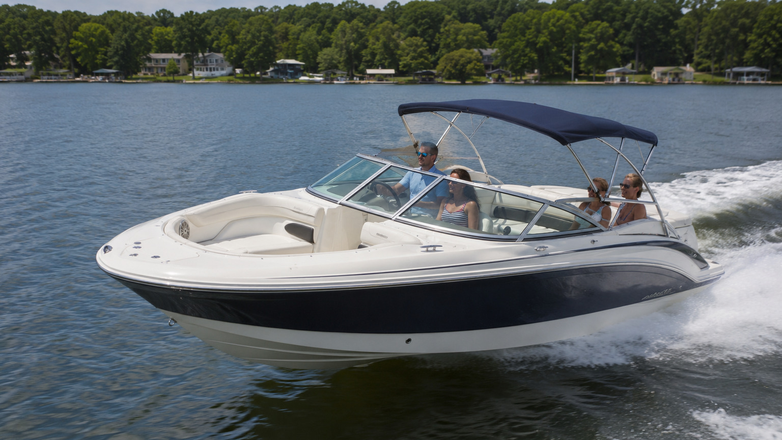 chaparral ssi 23 ssi hero exterior underway 01