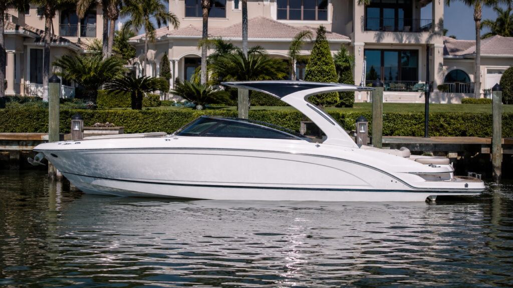 chaparral ssx 30 ssx dockside luxury profile 04