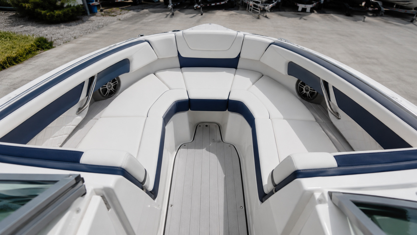 chaparral ssx bow seating 09