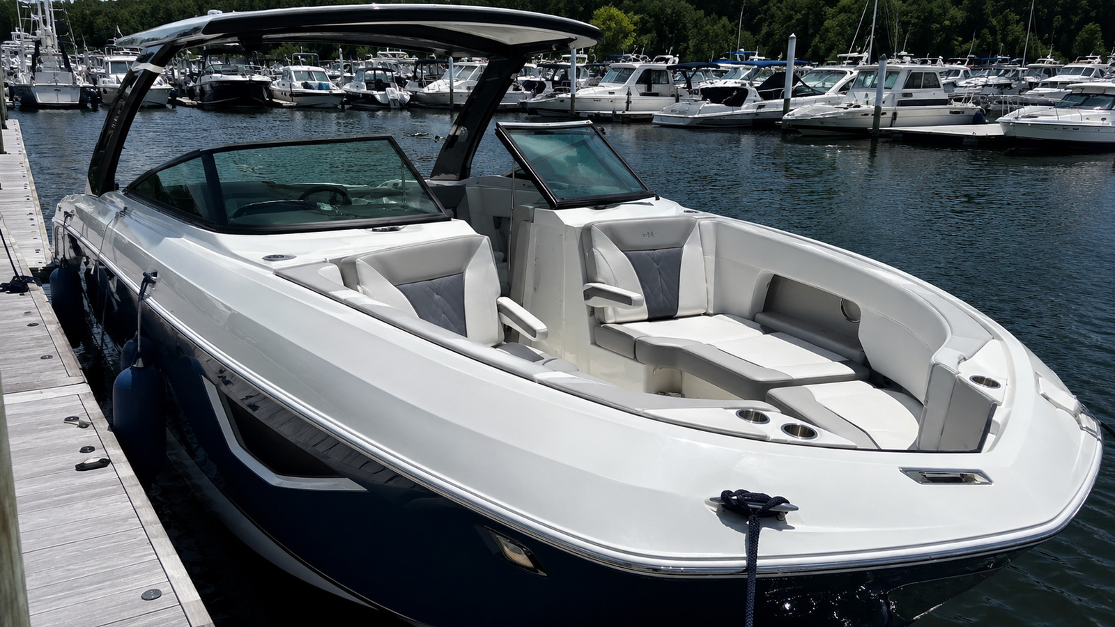 formula boats 330 crossover bowrider bow lounge 06