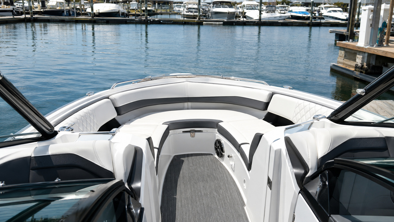 formula boats 350 crossover bowrider bow lounge 06